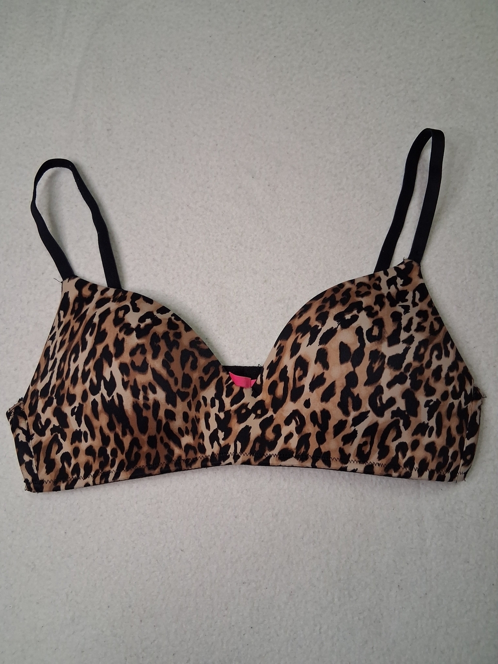 4/20$ La SENZA Leopard Print T-Shirt Bra - Black Straps with Pink Accent